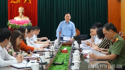 Meninjau draf proposal penyesuaian rencana investasi publik untuk tahun 2026.
