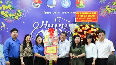 El vicepresidente del Comité Popular Provincial de An Giang, Ngo Cong Thuc, felicitó a la Unión Provincial de Jóvenes de An Giang con motivo de su 95 aniversario.