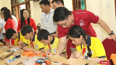 Donated 20 STEM equipment sets to Nguyen Trai Secondary School.