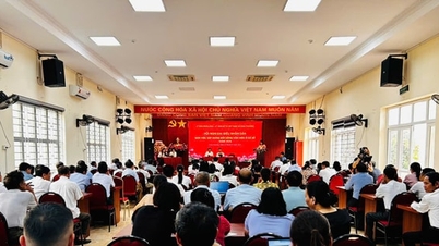 Komune Doai Phuong membincangkan pembinaan kehidupan budaya di peringkat akar umbi.