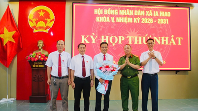 De heer Pham Van Phuong is herkozen als voorzitter van de Volksraad van de gemeente Ia Hiao.