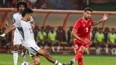 Vietnam dengan mudah mengalahkan Bangladesh meskipun Hoang Hen dan Xuan Son gagal mencetak gol.
