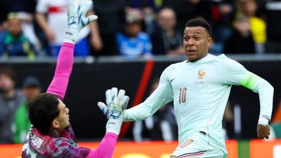 Mbappe scored to help 10-man France defeat Brazil.