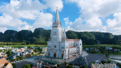 Terokai Gereja Paroki Lang Van - katedral terbesar di Vietnam.
