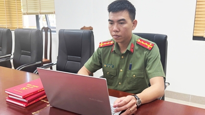 Un capitaine de police de la province de Dak Lak utilise la technologie pour diffuser des informations juridiques.