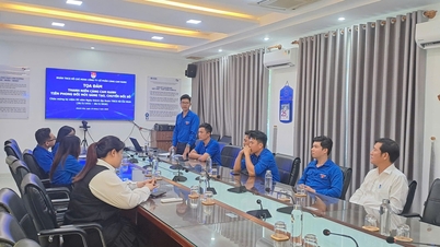 Seminarul „Tineretul din Portul Cam Ranh: Inovație pionieră și transformare digitală”