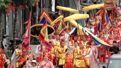Wijk Phuc Loi: Openingsceremonie van het dorpsfeest in Hoi Xa en ontvangst van het besluit waarin het wordt erkend als een "Model van een beschaafd festival".
