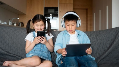 Låt inte internet och tv-spel stjäla barns barndom.