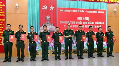 Över 170 reservofficerare befordrades i Ho Chi Minh-staden.