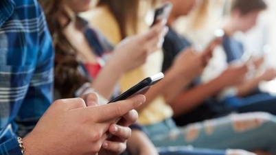 אל תתנו לאינטרנט ולמשחקי וידאו לגנוב את ילדותם של ילדיכם.