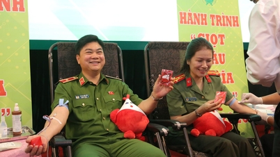 Perjalanan "Donor Darah untuk Kebaikan Hati": Menyebarkan perbuatan mulia di dalam kepolisian Hanoi.