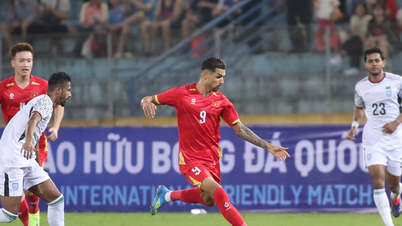 How did Hoang Hen perform in his debut match for the Vietnamese national team?