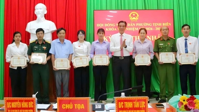 O Sr. Nguyen Hong Duc foi reeleito Presidente do Conselho Popular do bairro de Tinh Bien.