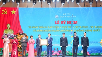 Vice Chairman of the National Assembly Vu Hong Thanh attended the ceremony commemorating the 25th anniversary of the establishment of the Institute of Maritime Medicine.