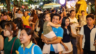 Festival kuliner yang menampilkan 500 hidangan dari hotel bintang 4 dan 5 di Kota Ho Chi Minh: Harga terjangkau, ramai pengunjung.