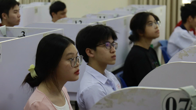 Hàng nghìn thí sinh tranh suất vào trường sư phạm