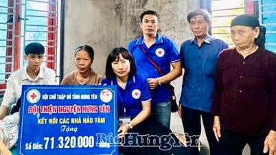 흥옌 자원봉사팀은 박띠엔흥 면의 극심한 어려움에 처한 가정들을 지원하기 위해 7,130만 VND 이상을 기부했습니다.