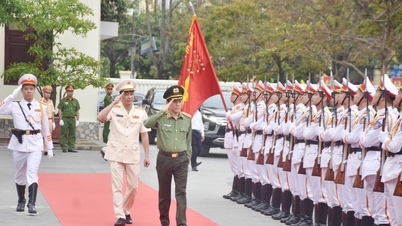 Luong Tam Quang miniszter Thanh Hoában dolgozik, és felavatja a tartományi rendőrség laktanyájának építését.