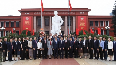 Cérémonie de clôture du premier programme pour hauts dirigeants laotiens organisé au Vietnam
