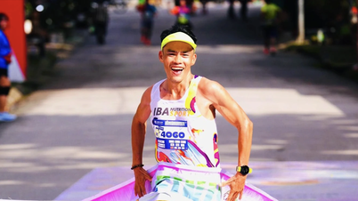 'Running prodigy' Nguyen Van Long: Completed three cross-Vietnam runs, 41 years old and still not ready to stop.