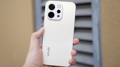 vivo V70 review: What does it have to compete with iPhone 17e and OPPO Reno15 Pro?