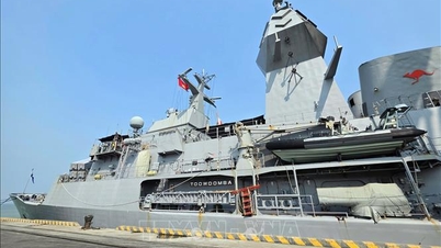Da Nang da la bienvenida a un buque de la Armada australiana en una visita amistosa.