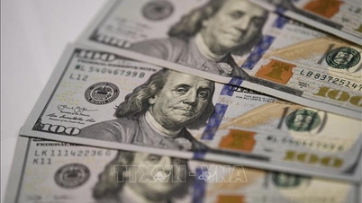 Az amerikai dollár közel egy éve nem látott havi erősödés felé tart.