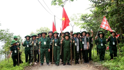 Nearly 100 veterans, youth union members, and citizens participated in the "Marching in the Footsteps of Heroes" event.