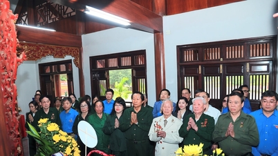 Commemorating the 75th anniversary of President Ho Chi Minh's gift of poems to Vietnamese Youth Volunteers.
