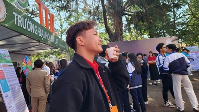 Medan jag njöt av kaffe i Da Lat... fick jag också veta om gymnasieexamen 2026.