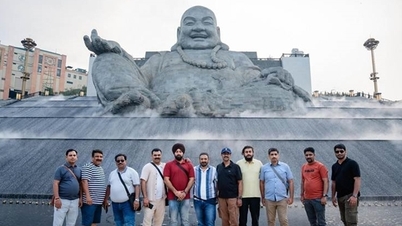 International tourists flock to worship at Ba Den Mountain.
