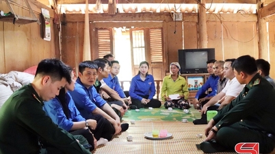 Program sukarelawan "Pawai di Perbatasan" di komune Xuan Nha dan Chieng Son.