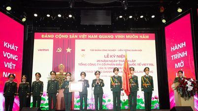 Anlässlich seines 20-jährigen weltweiten Bestehens erhält Viettel Global den Titel „Held der Arbeit“.