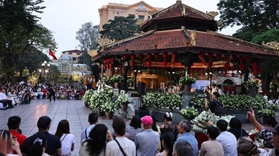 Niezapomniany weekend z koncertem na żywo „Peaceful Hanoi”.