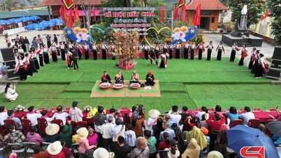 Pesta Hết Chá yang meriah di dataran tinggi Mộc Châu