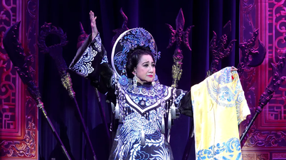 Meritorious Artist Thanh Thanh Tam reunites with cải lương (Vietnamese traditional opera) lovers in Ho Chi Minh City.