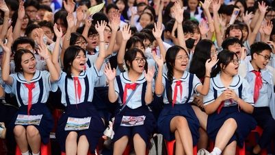 This morning, Tuoi Tre newspaper organized the "Confidence in Entering Grade 10" event at Marie Curie High School and Hoang Hoa Tham High School.
