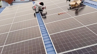 Zöld fejlesztés tiszta energiaforrásokból.