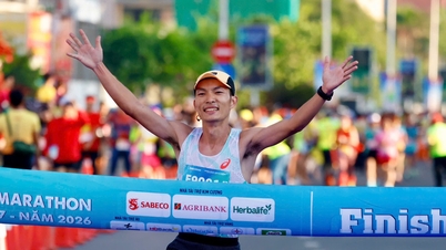 Hoang Nguyen Thanh et Pham Thi Hong Le ont remporté la course de 42,195 km du Marathon national 2026.