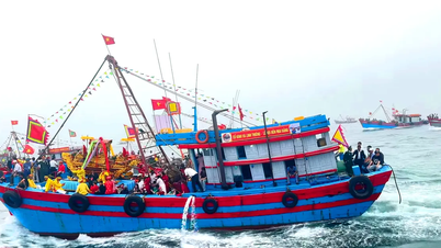 Frumusețea procesiunii maritime - Festivalul Templului Mai Bang