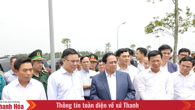 Prime Minister Pham Minh Chinh inspected the oil storage facility construction site and held a working meeting with the Nghi Son Refinery and Petrochemical Plant.