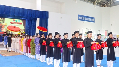 Minh Kinh Bac Hoc امتحان "Vinh Long - Land - People" پر مرکوز تھا۔