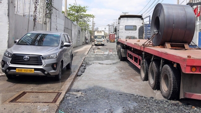 Ho Chi Minh-byen: Et nærbilde av den forfalne Ben Nghe-veien, full av hull og ujevne overflater.