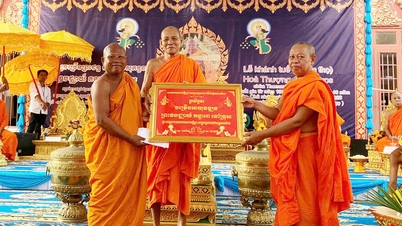 Celebrating the birthday of Venerable Chau Prốs, Abbot of Thom Ma Ni Míth