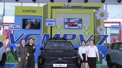 VinFast VF MPV 7: 7인승 패밀리 전기차가 탄화에서 강렬한 인상을 남겼습니다.