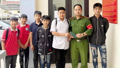 Prin returnarea repetată a obiectelor pierdute, elevii din Bac Ninh încălzesc inimile comunității.