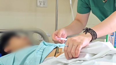 The damaged kidney is removed, 'repaired,' and then transplanted back into the patient.