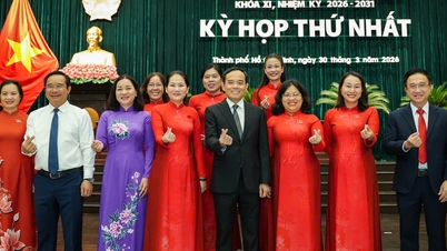 Para pemimpin Majelis Nasional dan Komite Partai Kota Ho Chi Minh menghadiri sesi pertama Dewan Rakyat Kota Ho Chi Minh.