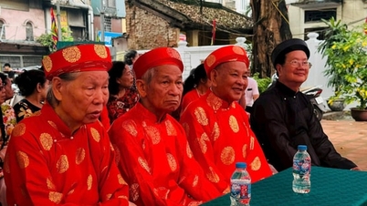 In het dorp Dong Xa vindt een uitbundig feest plaats ter ere van de geboortedag van de heilige Bao Huu.