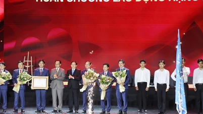 Deputy Prime Minister Ho Quoc Dung attended the 50th anniversary celebration of Ho Chi Minh City University of Law.